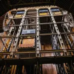 Ascensore e montacarichi: ecco cosa cambia tra i due impianti