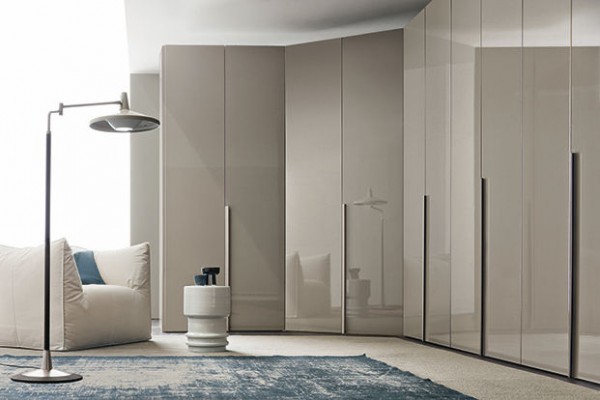 Armadio hi-tech, ecco il rimedio per combattere odori di scarpe e abiti